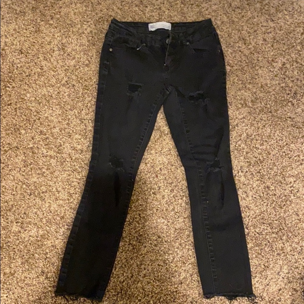 black ripped skinny jeans